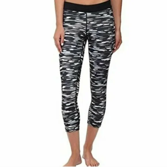 Nike Pro Athletic Grey Camo Capri Leggings Size Small - Picture 8 of 8